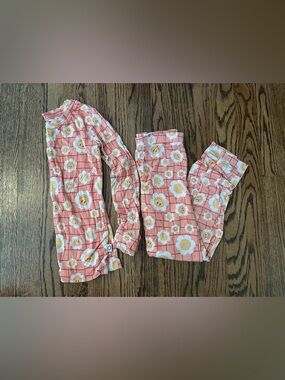 Dream big little co. size 5/6 Floral Smiley Face Pajama Set